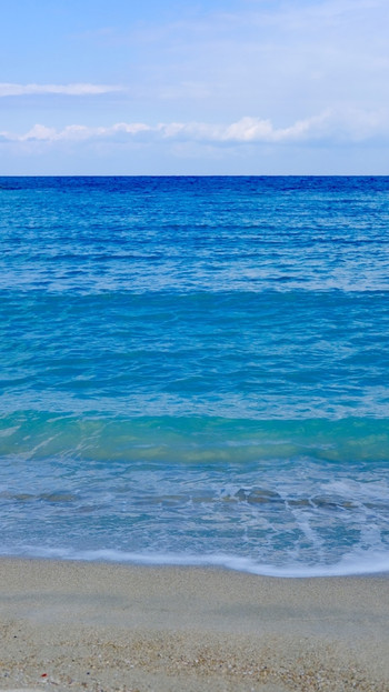 白い砂浜もキレイ♡透き通るブルーの「竹野浜海水浴場」1242793