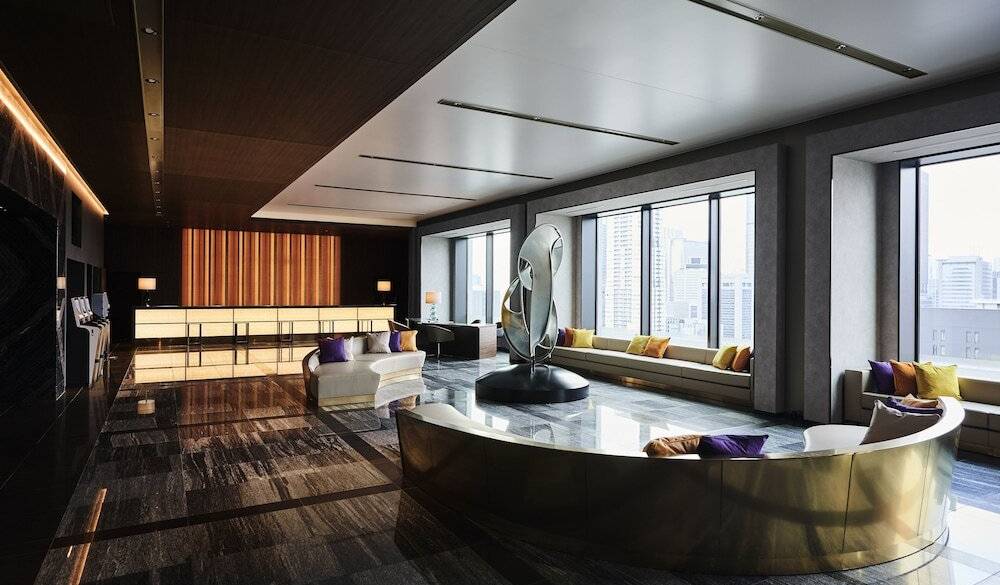 ロビー・フロント(昼) / 1