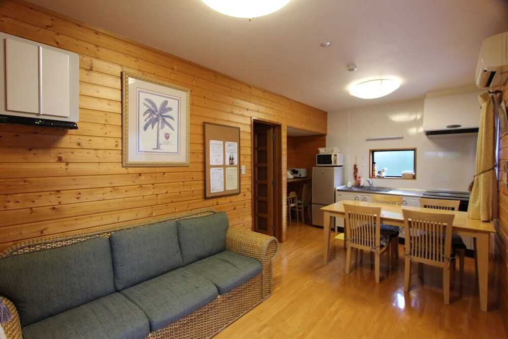 客室内のダイニングエリア