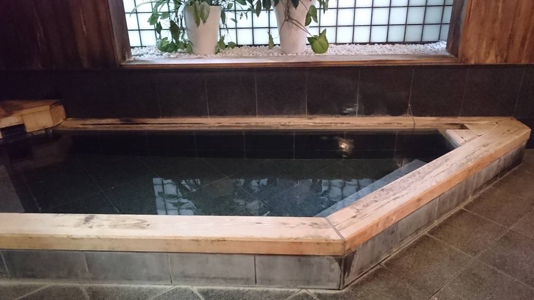 木のぬくもりある和の湯 / 2