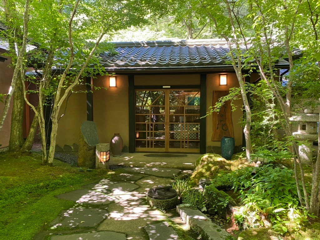 「お宿 野の花」 外観 134911734 玄関前