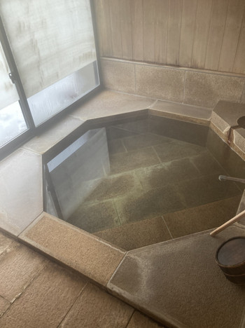 源泉かけ流しの貸切風呂と、フルーツ酒・地ワインの宿3514792