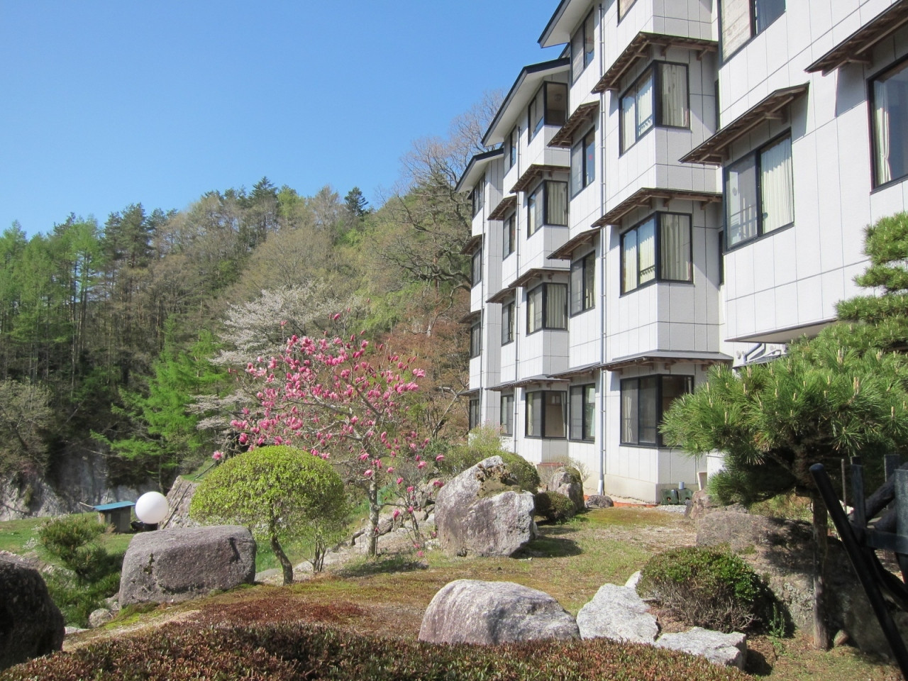 全室から癒しの山景。囲炉裏料理と露天風呂で現世を忘れて4045557
