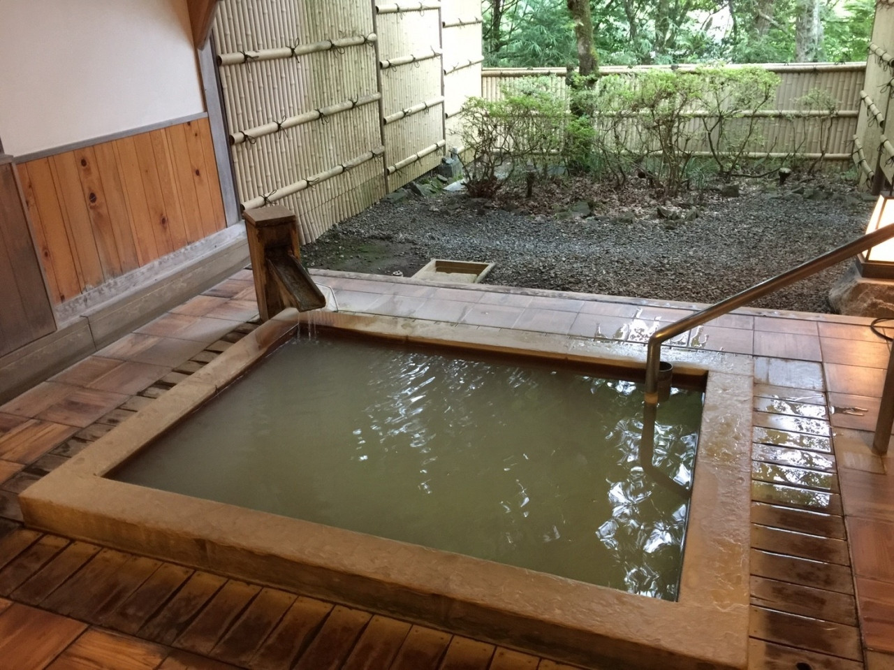 豊富な露天風呂付き客室が揃う！広大な庭園に囲まれた老舗旅館4237835