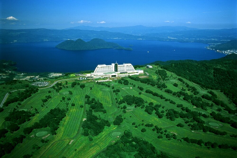 洞爺湖を見下ろす幻想的な風景が非日常の世界へと誘う3420473