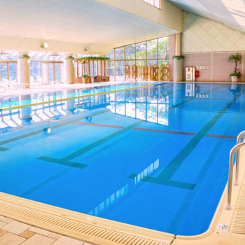 ほっこり和風リゾートな温泉旅館は、温水プールも楽しめます♪3653173