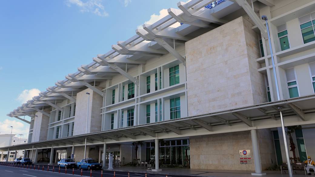 那覇空港からリムジンバスも発着 / 3