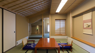 不二 (12畳+洋室) 又は喜久の間 (10畳+床の間+洋室) 禁煙