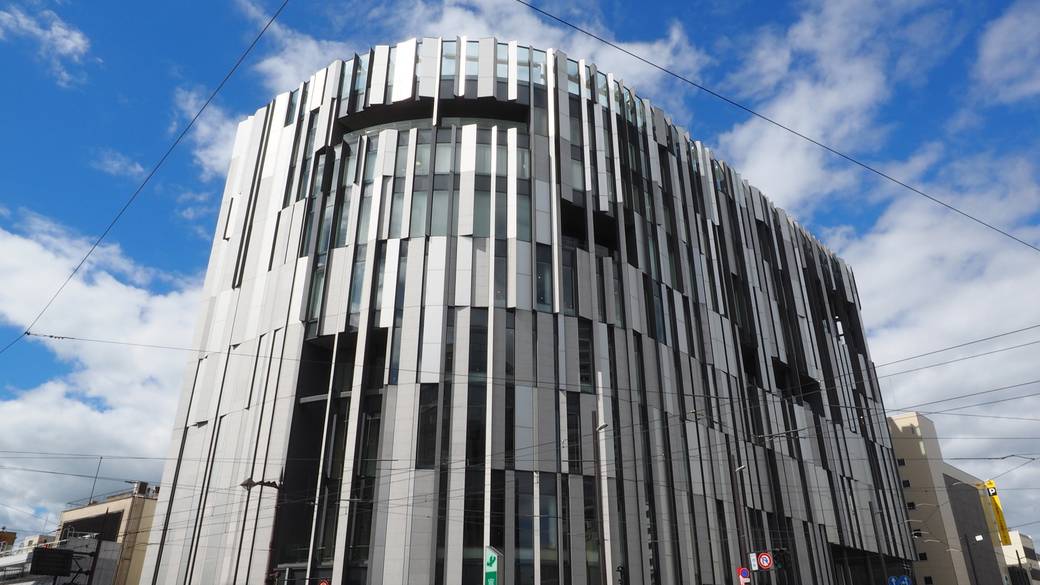 富山市ガラス美術館 外観 / 1