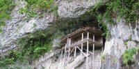 これは命がけの参拝！鳥取・三徳山三沸寺の投入堂がすごい！
