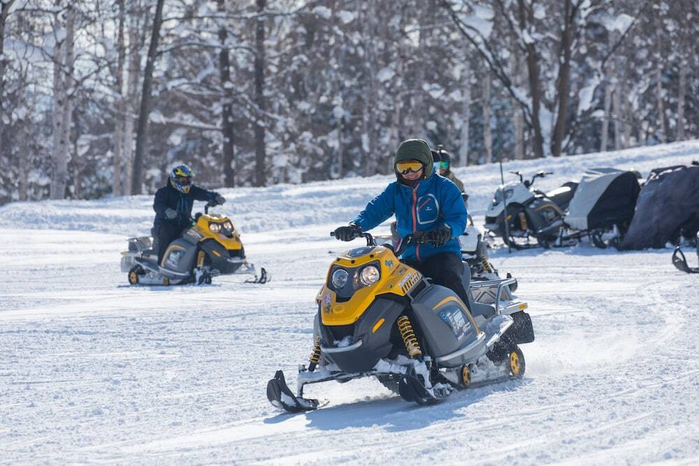 スノーモービル