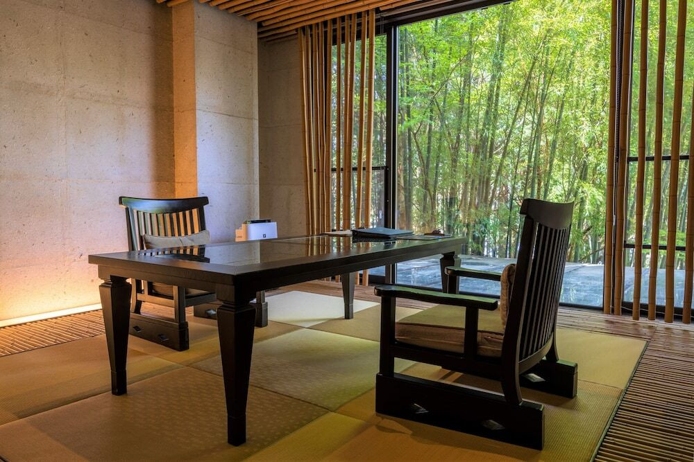 竹を使ったスタイリッシュで開放的な客室3541809