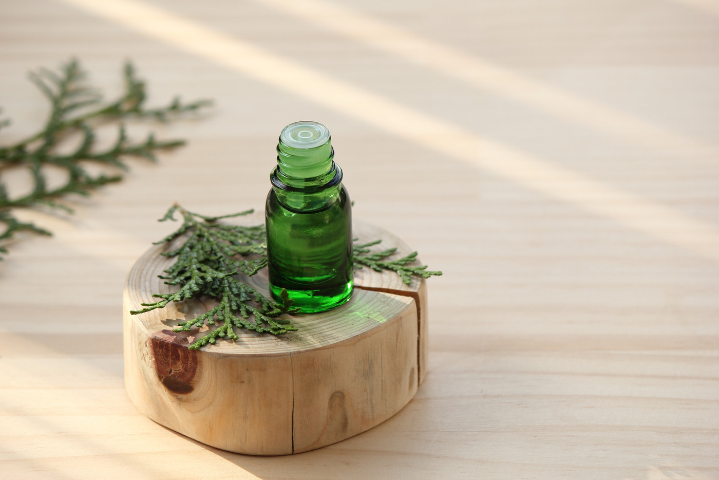 ヒノキのエッセンシャルオイル