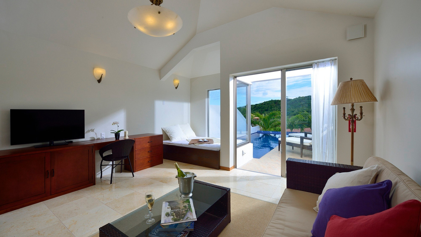 7．プールテラス イムギャースイート3928492