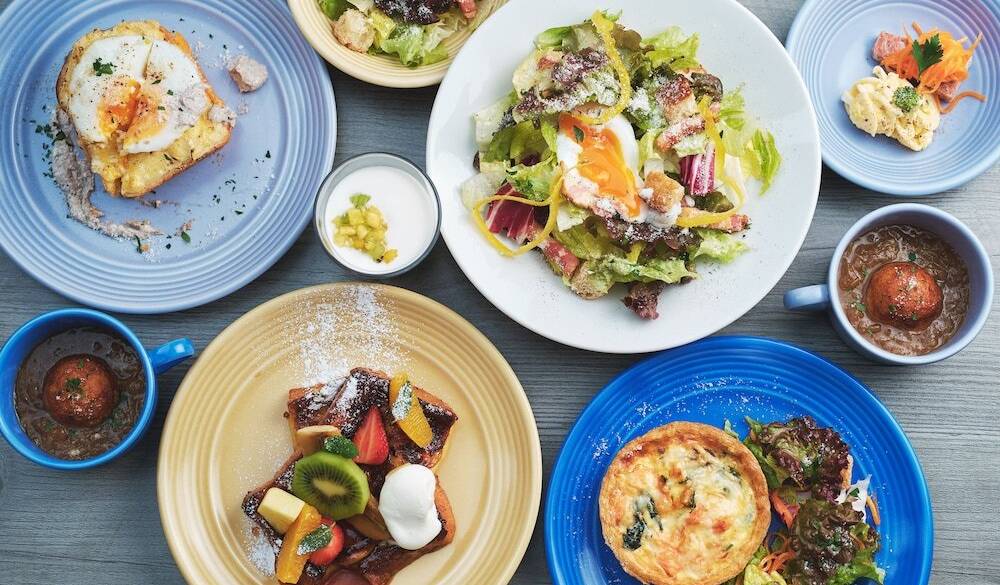 朝の光の中でいただく
ヘルシーな朝食 / 1