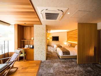 Charm of Miyajima that you want to stay overnight and enjoy 3208142