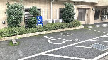 バリアフリー駐車場 / 1