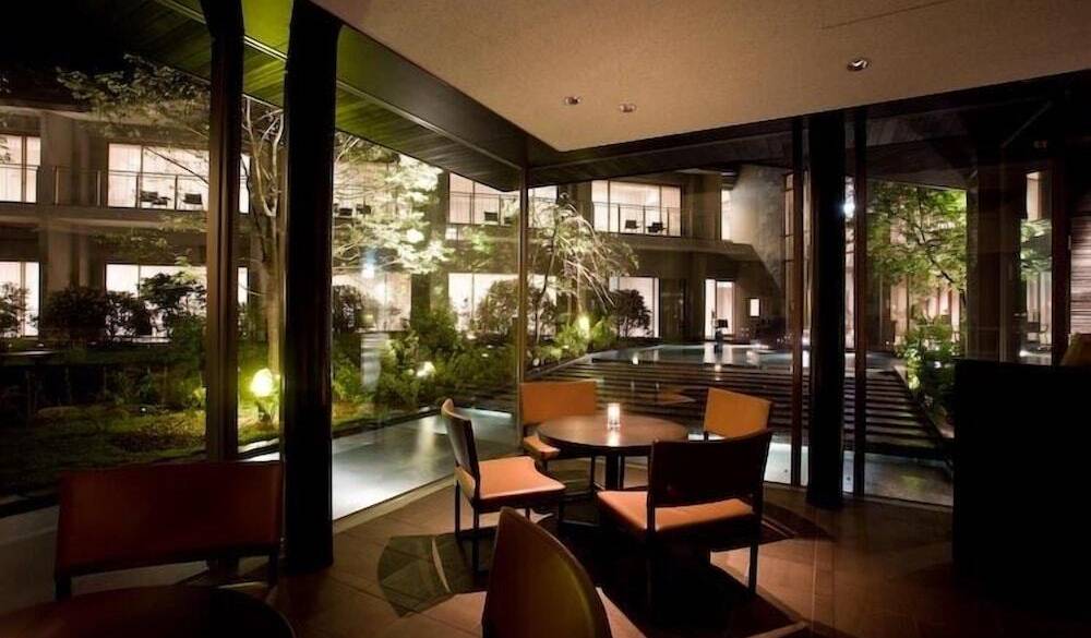 高原の夜風を感じる
露天風呂へ / 2