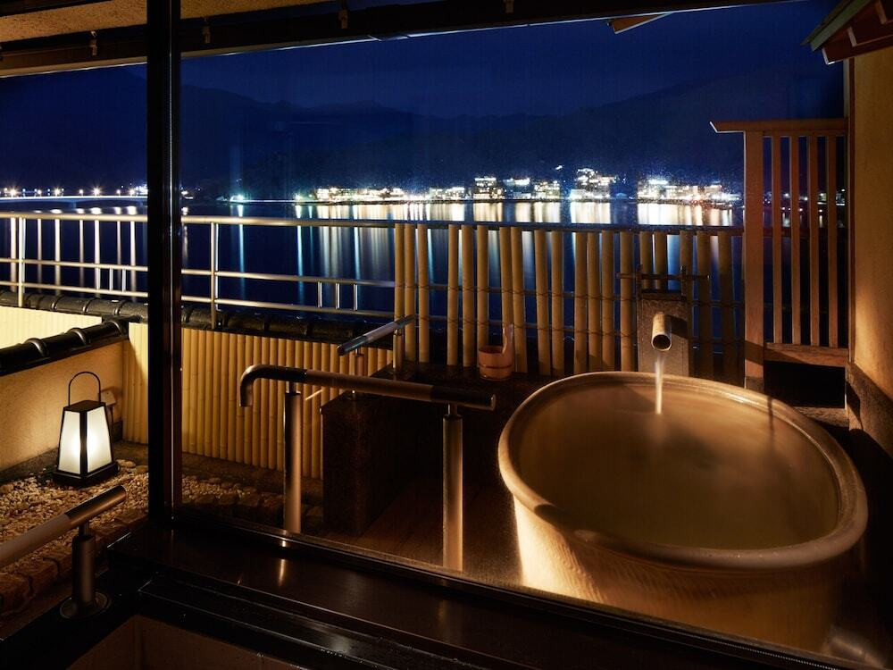 露天風呂付客室10+7畳 湖側一例②