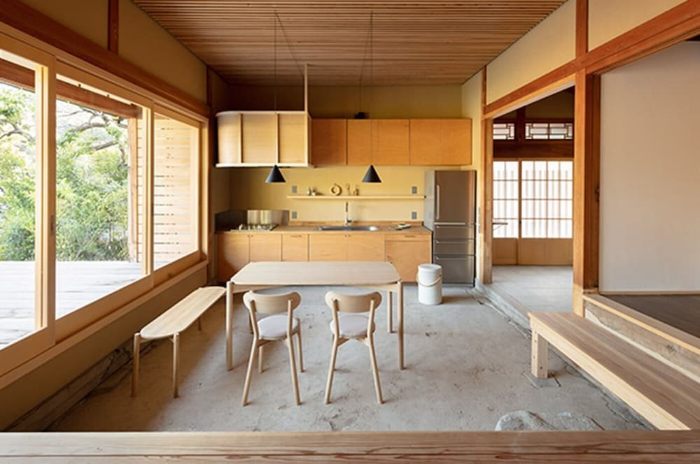 客室内のダイニングエリア