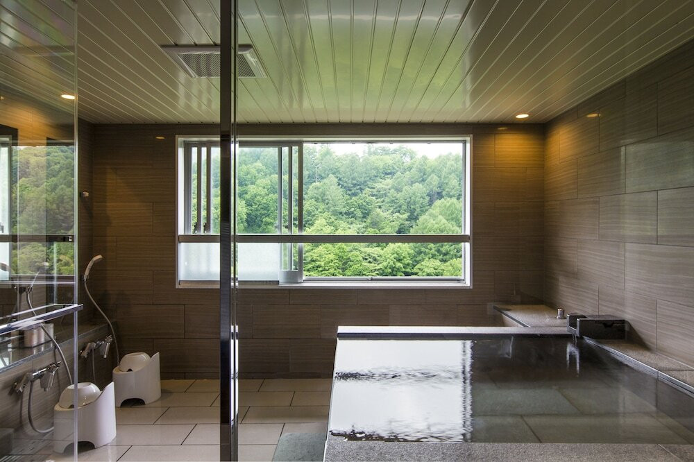 展望風呂や150坪の露天風呂、20種類の香り湯など魅力満載！3385688