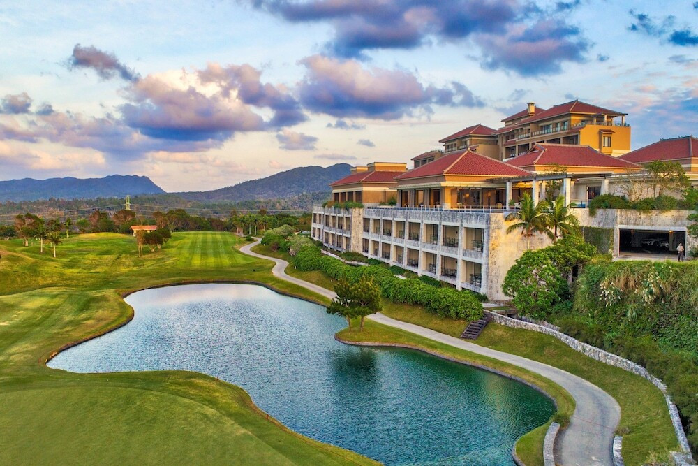 森の中でリラックス。プール・ジェットバス・岩盤浴付きスパ3995706