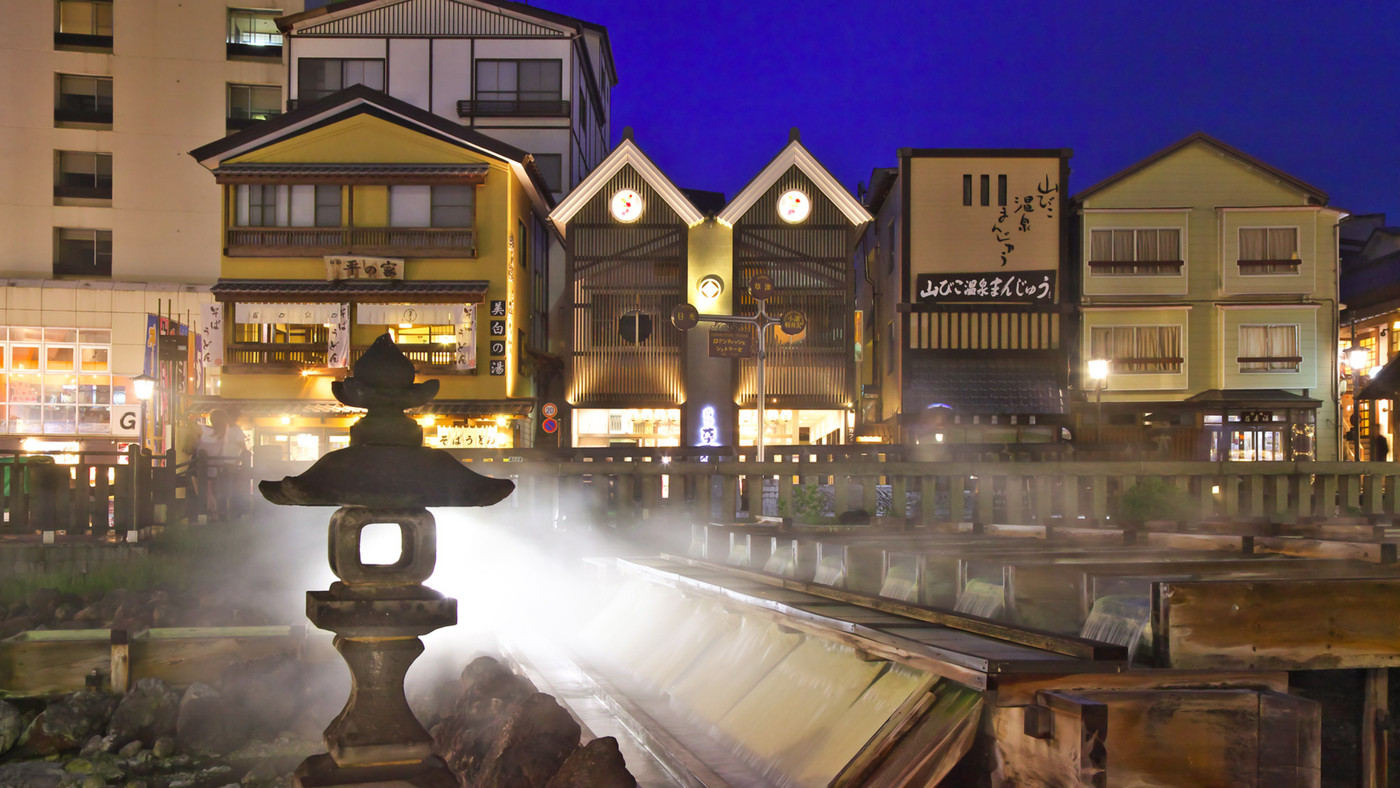 湯畑は目の前、にぎわう草津を満喫できる4248150