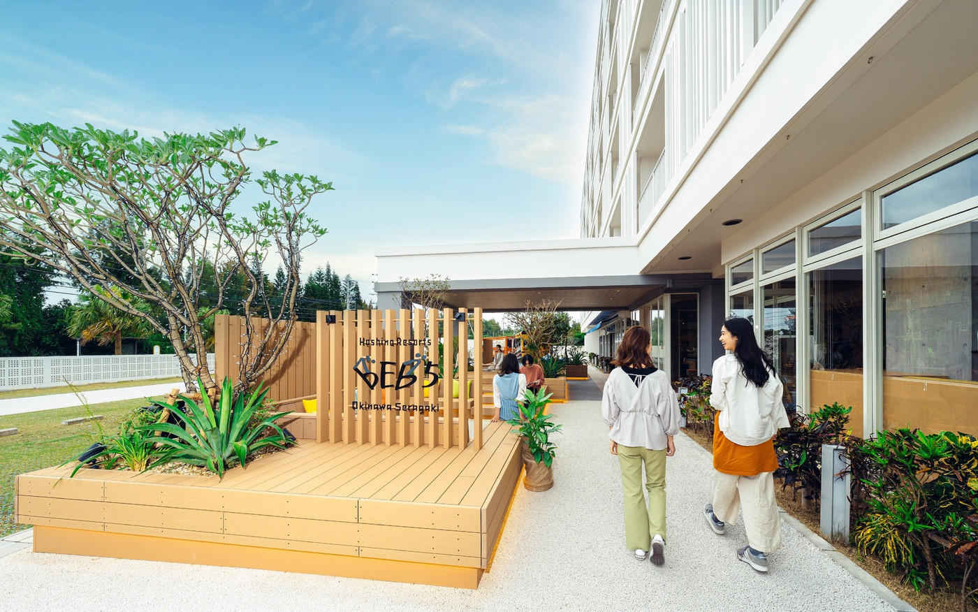 ラウンジに快適客室、ナイトプールで「よんな～ちゅライフ」を満喫3657627