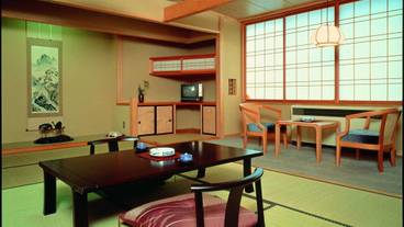 客室内のダイニングエリア / 5