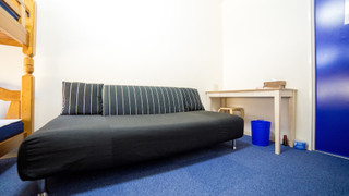 ツインルーム (with Sofa,Shared Bathroom)