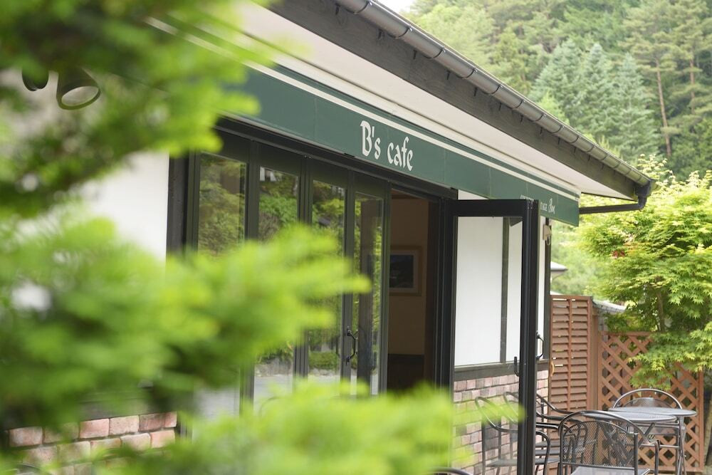 「B's Cafe」
