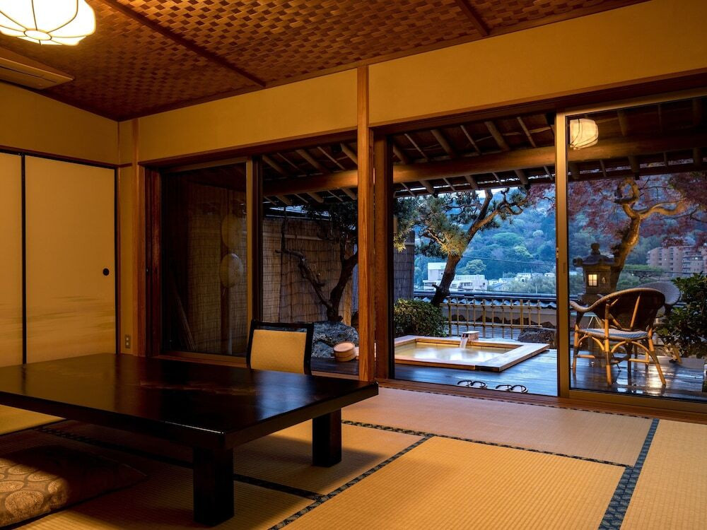 和と伝統を感じる館内で心から安らげる宿4240241