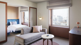 コーナースイートツイン 禁煙 (高層階, ミニバー付, フリーフロー, 12時チェックアウト)