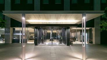 施設の入り口 / 14