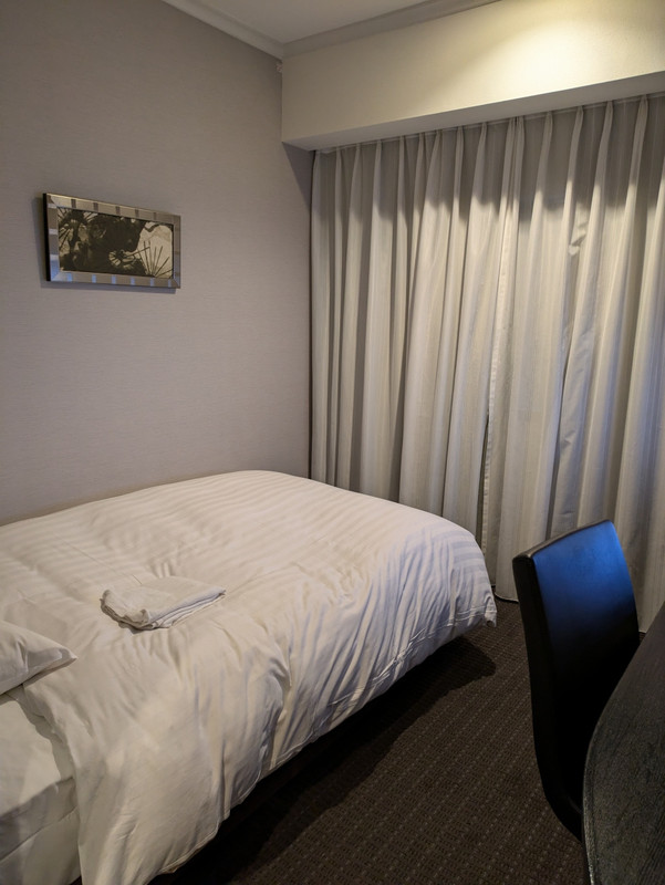 シングルルームは狭いです