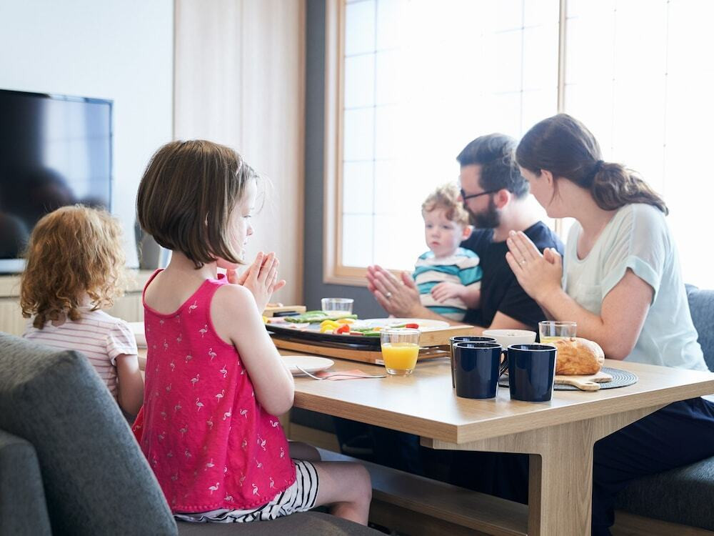 客室内のダイニングエリア