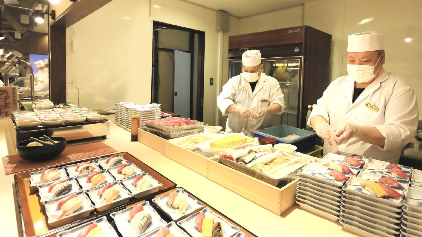 浴槽底から湧き出る「生温泉」！谷川岳を望む川の傍の温泉宿3848825