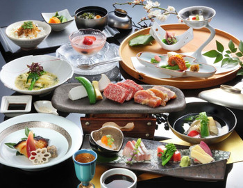 「ジャングル風呂」で森林浴を楽しみながらバスタイム3654782