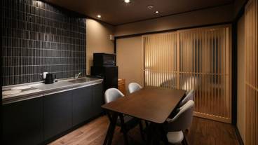 客室内のダイニングエリア / 11