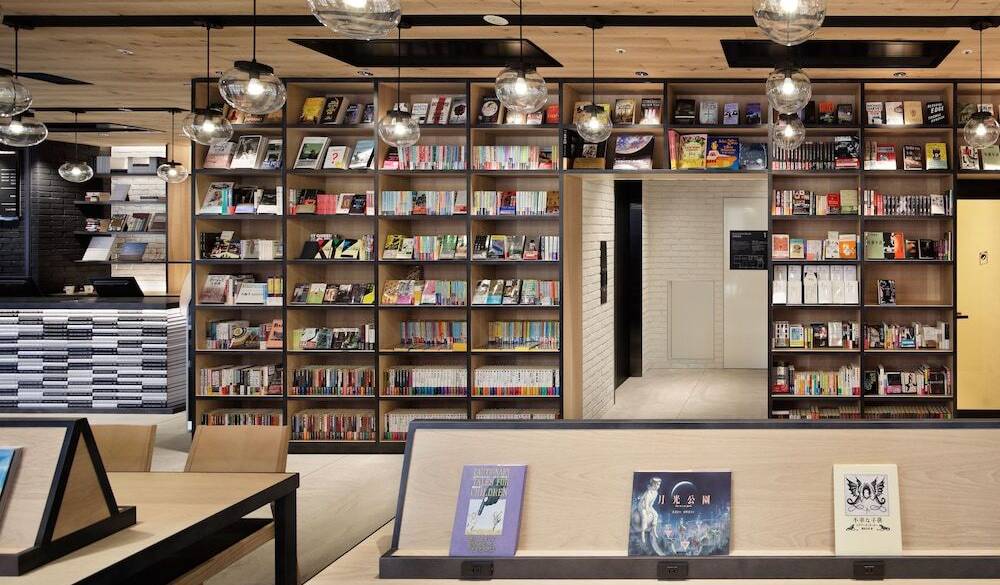 約3,000冊の本が
あなたを待ってます / 1