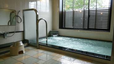 屋内スパ浴槽 / 1