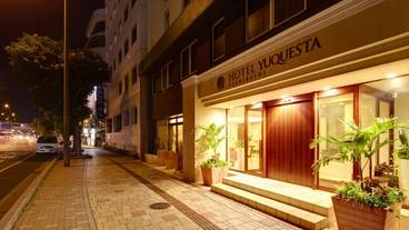 施設の入り口 / 18