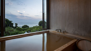 [202]露天風呂付きキングサイズベッドルーム/40平米(禁煙)　:部屋食