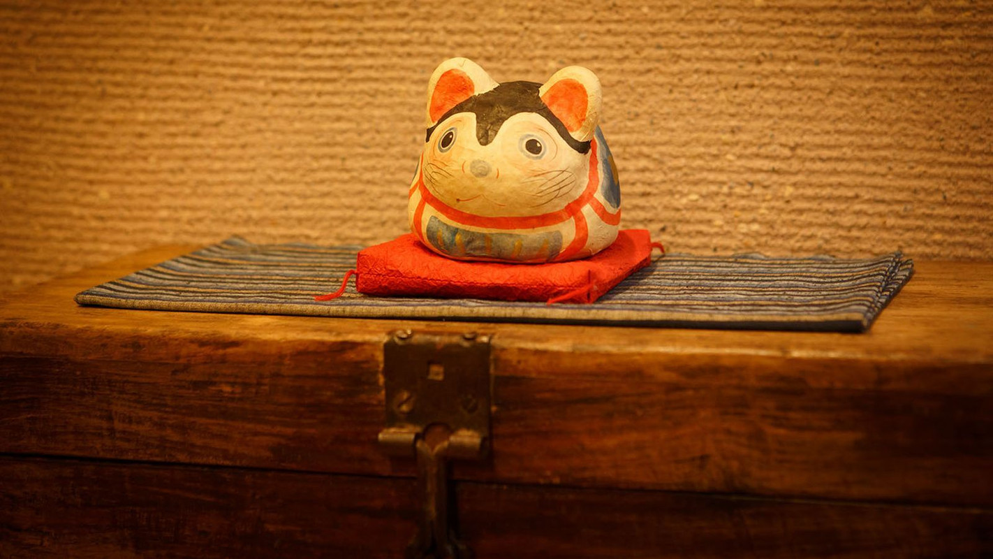 Cat figurine