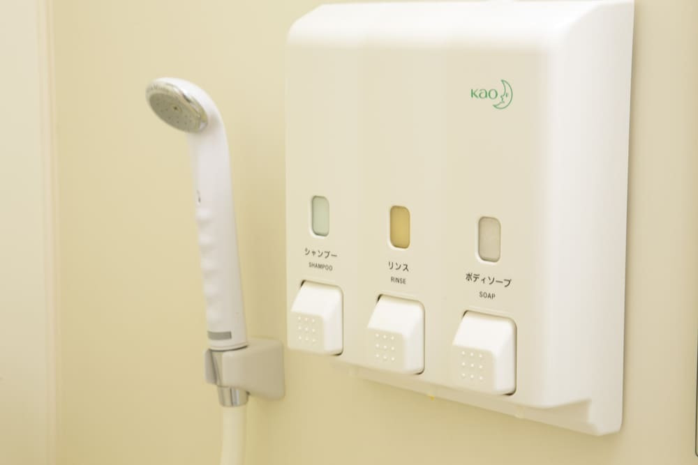 バスルームのシャワー