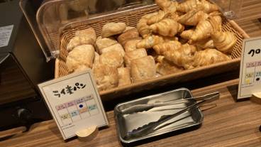 朝食 パンコーナー / 5