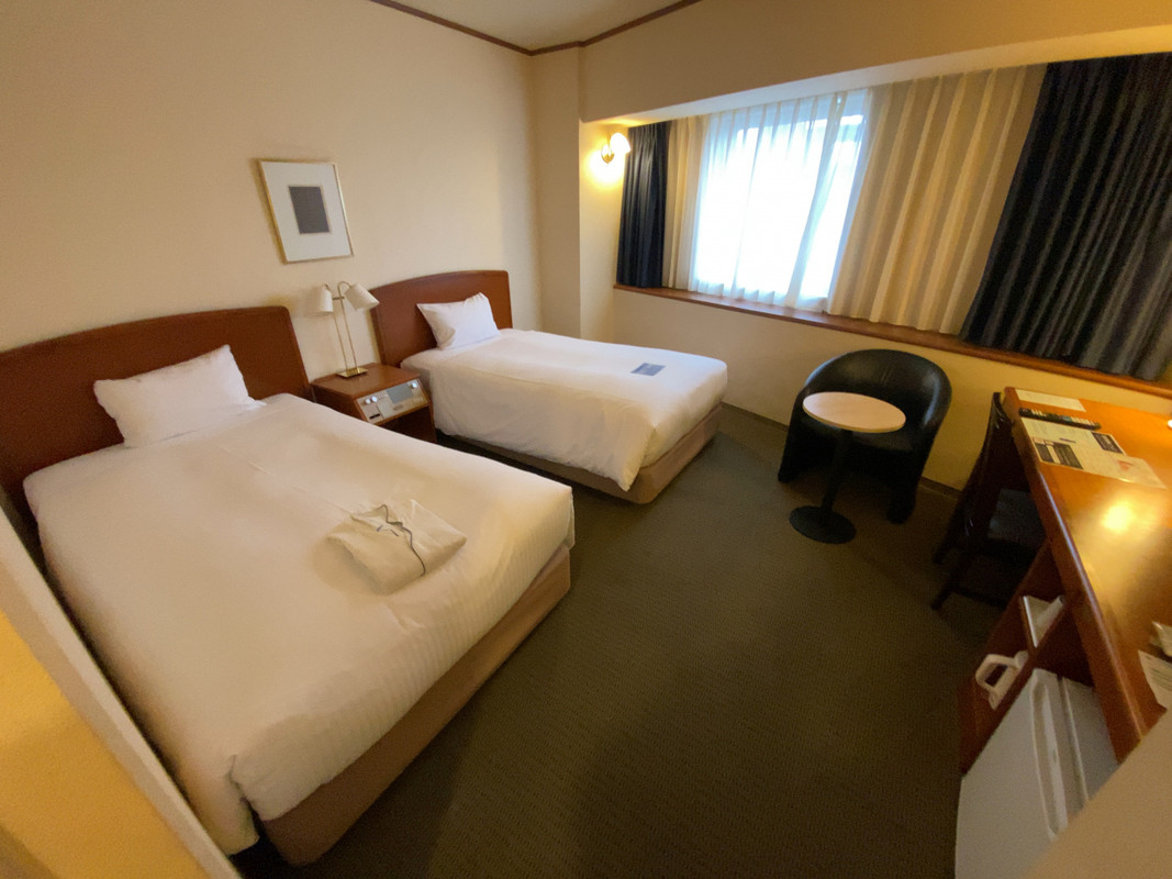 ツインルーム、壁に汚れがあった。