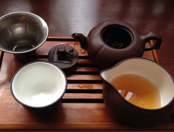 「中国茶専門店 楼蘭」 料理 32697066 鉄羅漢をオーダーしたら工夫茶器で供された。