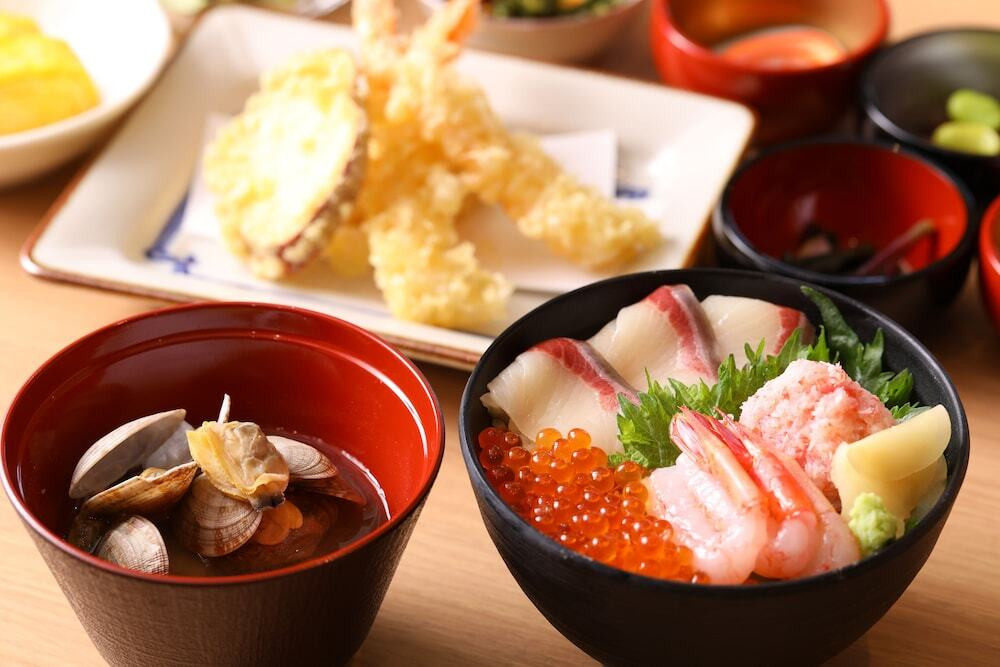 朝食バイキング／海鮮丼一例