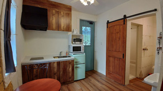 プレミアム ルーム キングベッド 1 台 簡易キッチン マウンテンビュー